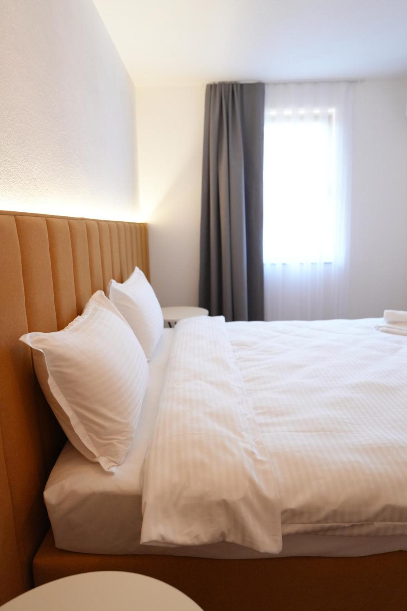 Biond Hotel Призрен Екстериор снимка