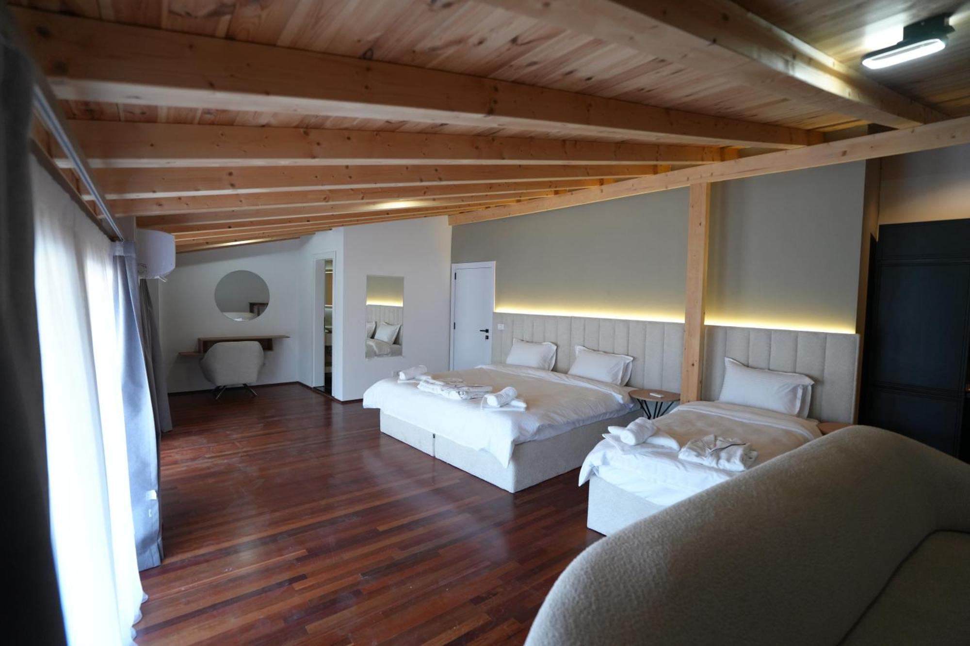 Biond Hotel Призрен Екстериор снимка
