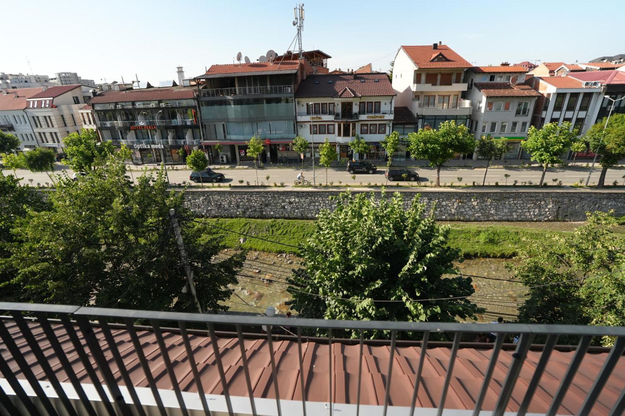 Biond Hotel Призрен Екстериор снимка