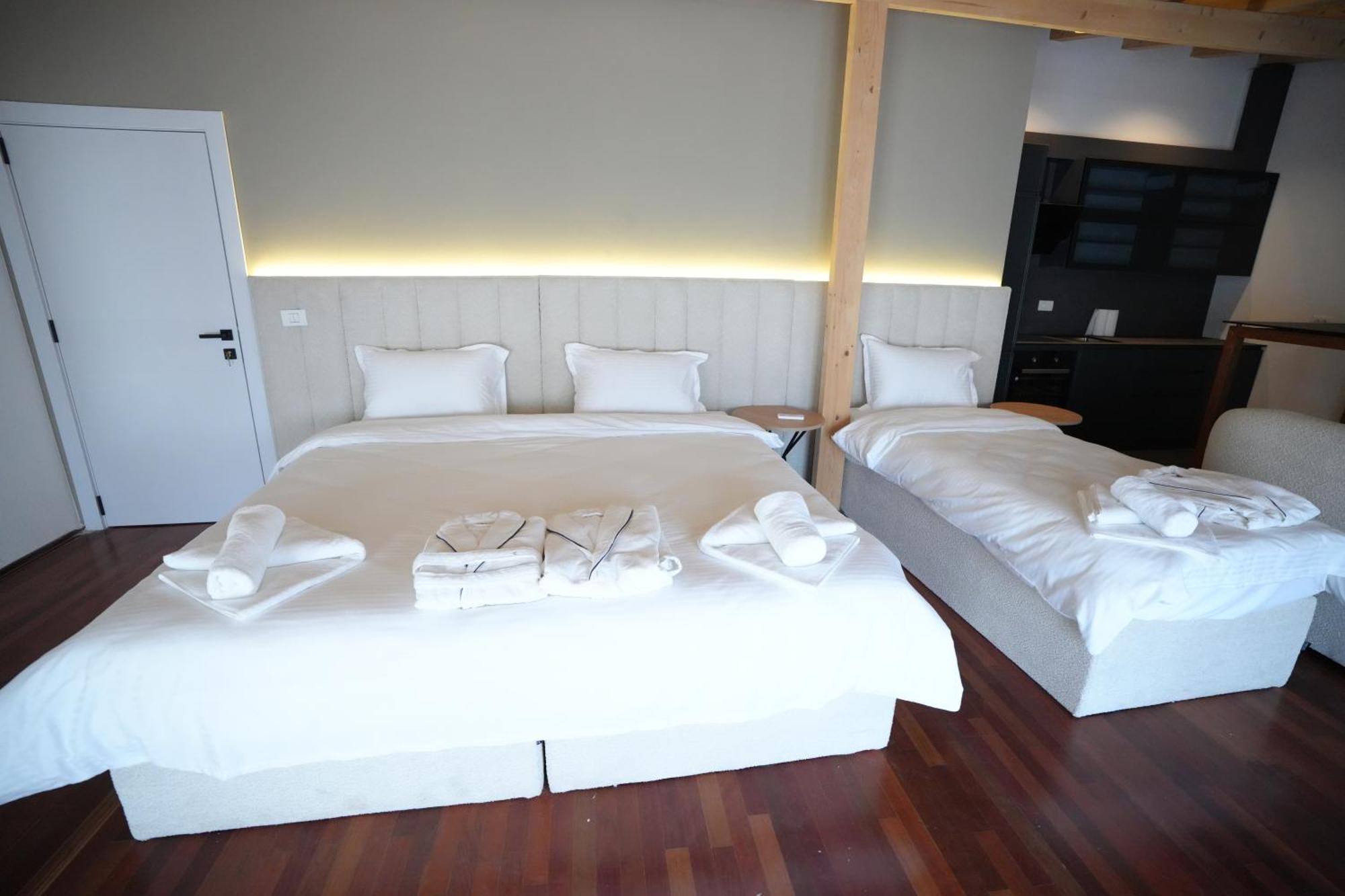 Biond Hotel Призрен Екстериор снимка