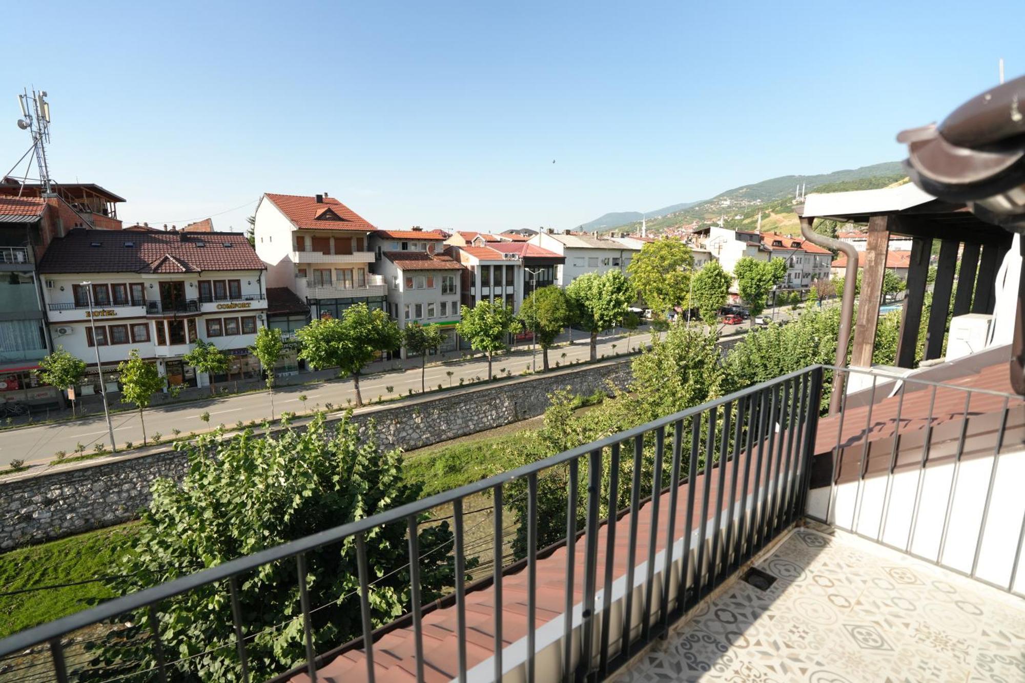 Biond Hotel Призрен Екстериор снимка