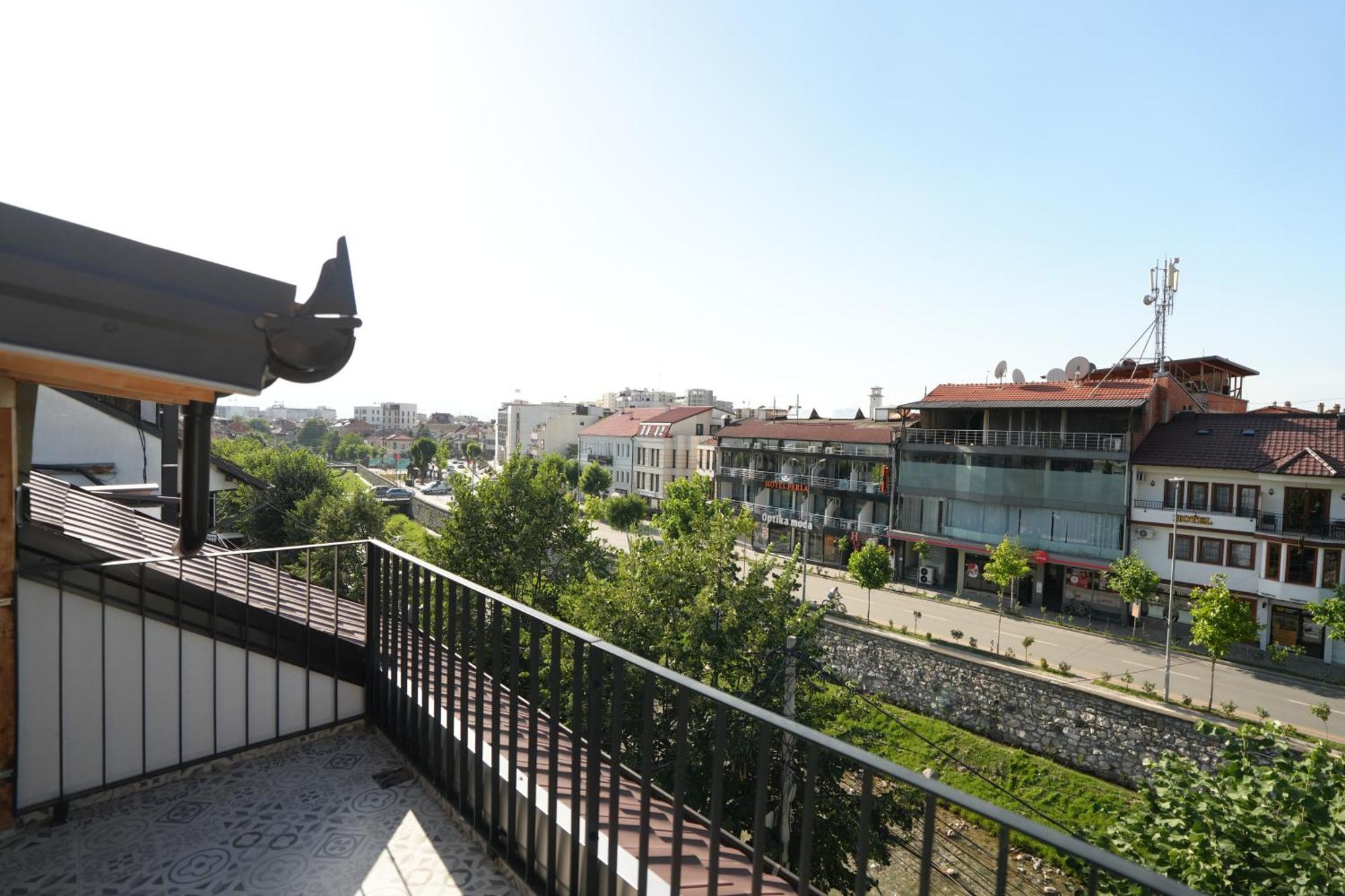Biond Hotel Призрен Екстериор снимка