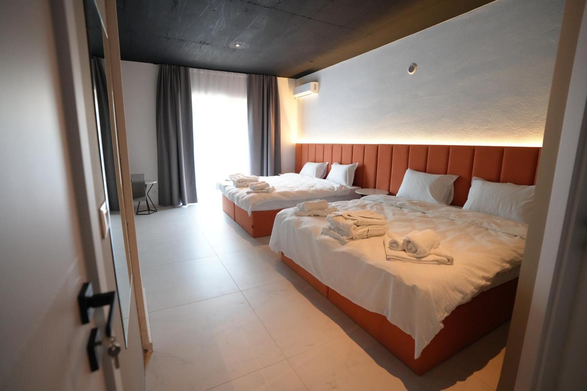 Biond Hotel Призрен Екстериор снимка