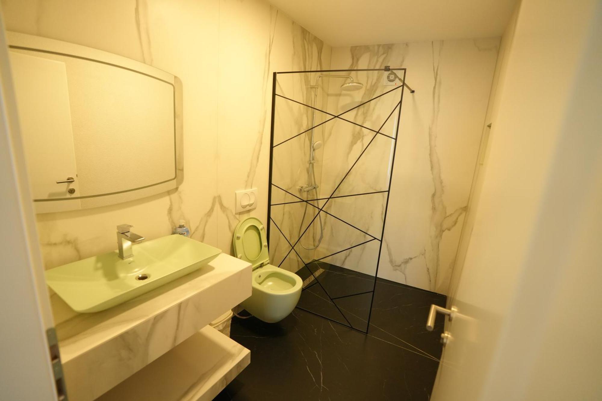 Biond Hotel Призрен Екстериор снимка