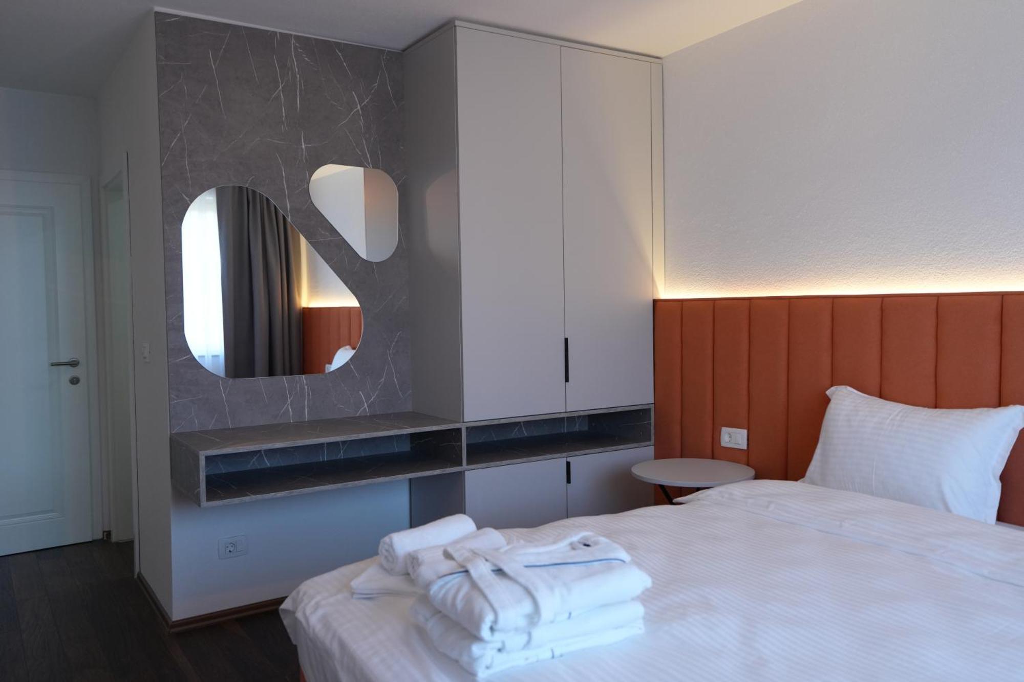 Biond Hotel Призрен Екстериор снимка