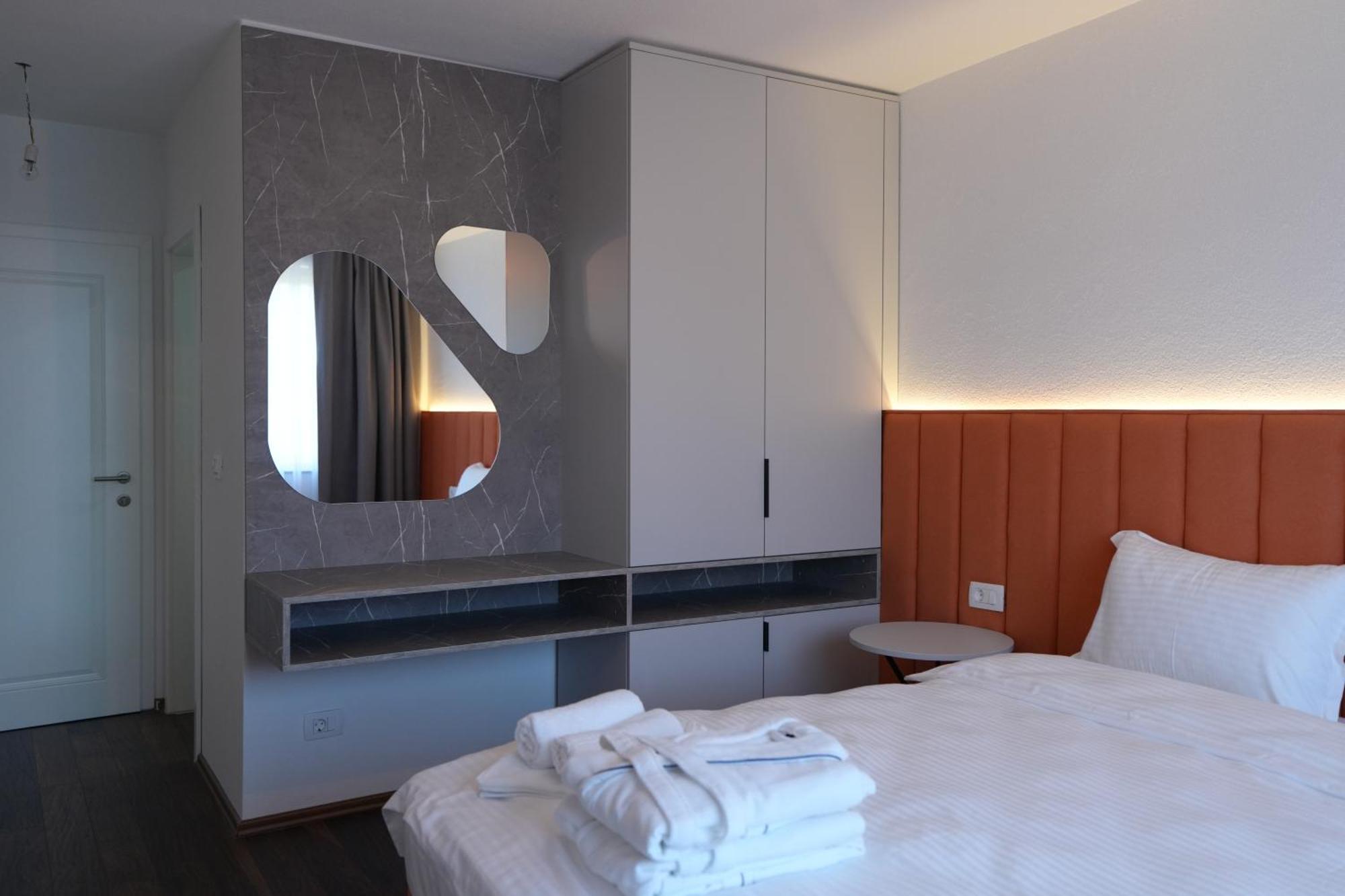 Biond Hotel Призрен Екстериор снимка