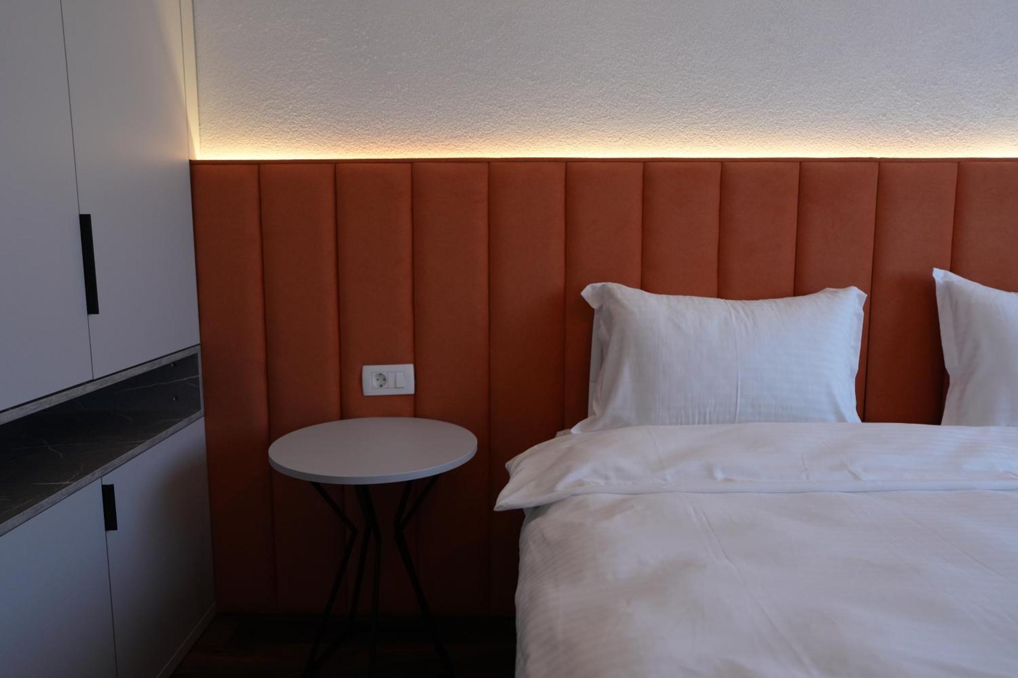 Biond Hotel Призрен Екстериор снимка